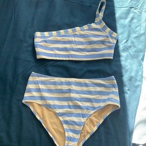 3/$15✨Old Navy 2-piece Swimsuit